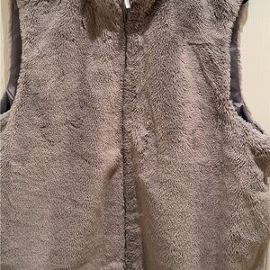 Kohl's Plush Faux Fur Vest in Light Gray